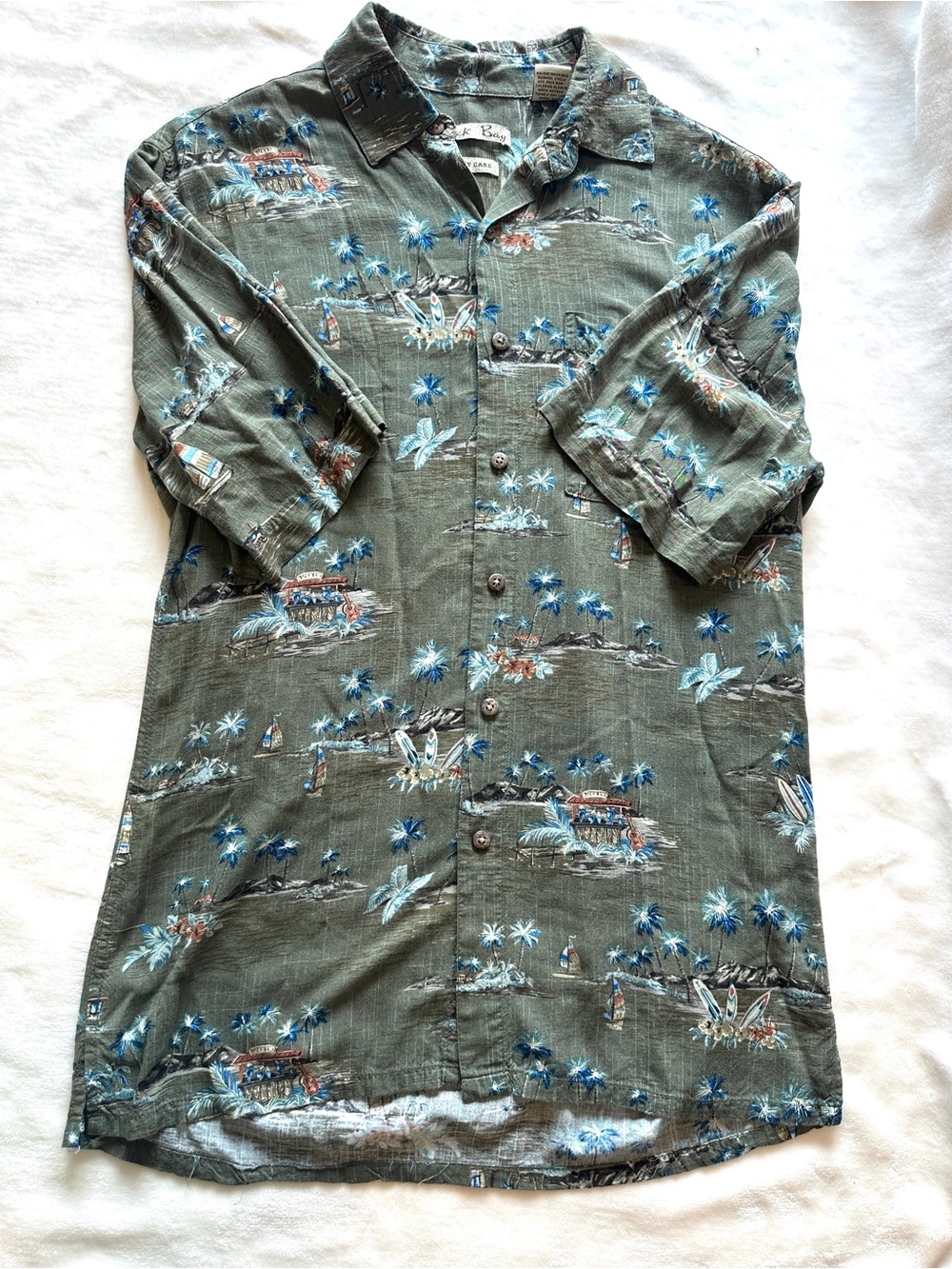 Batik Bay Shirt Mens Small Green Tiki Hut Surfboards Hawaiian Button Up